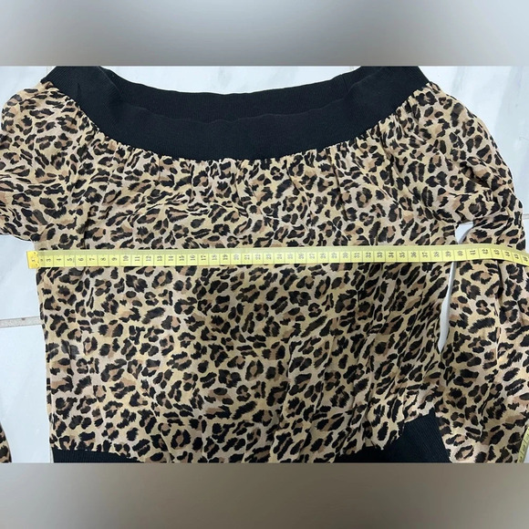 Leopard print Off-the-shoulder Blouse Size Small - Picture 6 of 7
